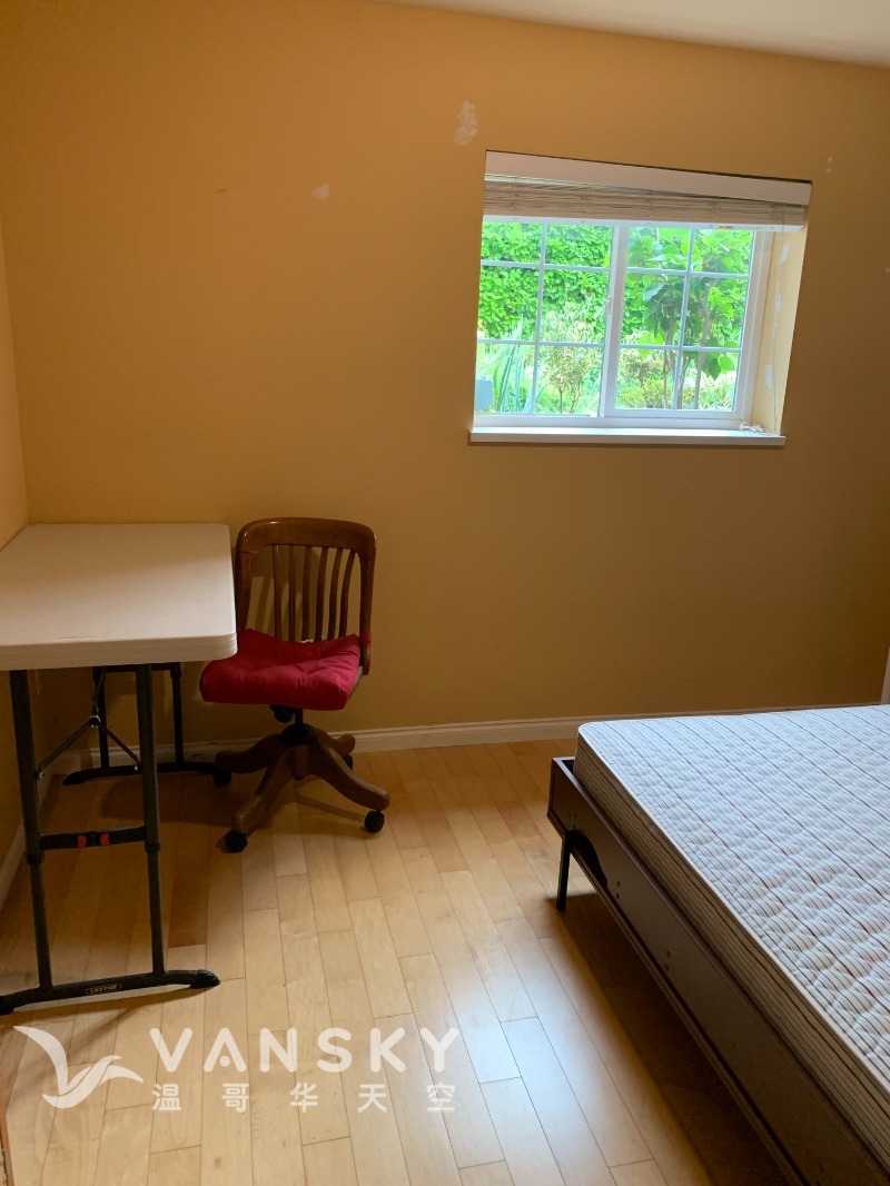 251226082632_Downstair small bedroom.jpg